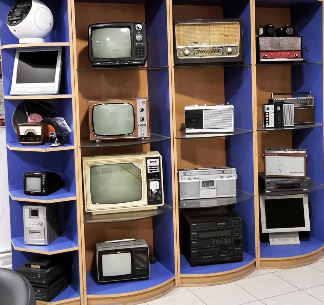 Rüyada Eski Televizyon ve Radyo Görmek