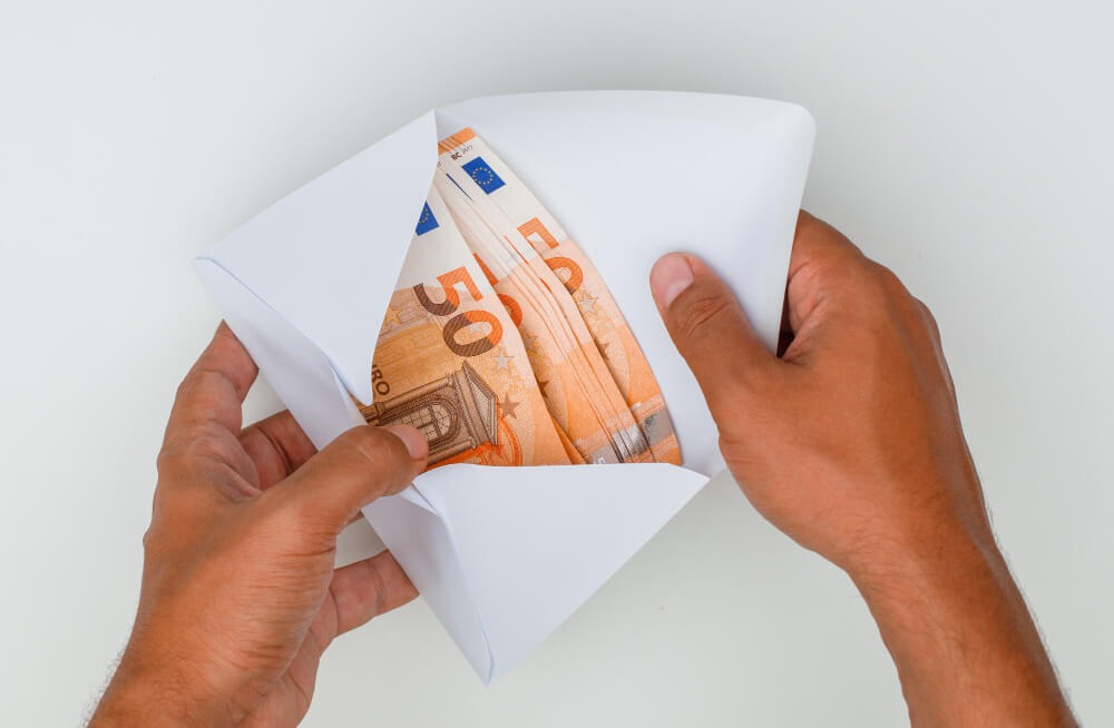 Rüyada Zarf İçinde Kağıt Para Görmek
